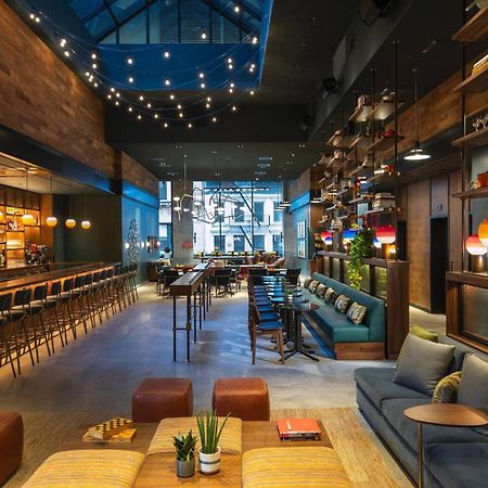 Moxy Nyc Downtown Hotel New York Exterior foto